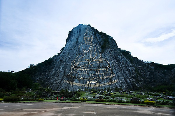 포토 JPG 주간 나무 식물 구름 해외기획촬영 해외 나라 아시아 종교 외국문화 해외여행 여행 기획촬영 2009년태국 불교 태국 하늘 산 태국문화 풍경 사람없음 야외 관광지 동남아시아 돌_바위 바위 돌산 불상 벽화 금불상 왓카오찌짠 좌불 황금불상 황금절벽사원 지명 국내포토 자연요소 동양문화 문화 파타야 그림 파일형식