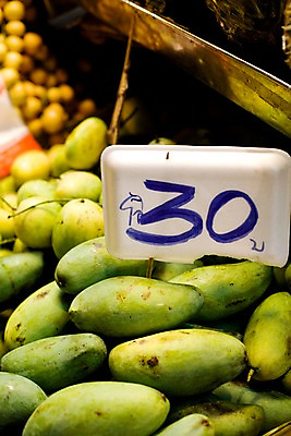 포토 JPG 식물 해외기획촬영 해외 나라 아시아 음식 외국문화 해외여행 여행 기획촬영 2009년태국 과일 태국 태국문화 사람없음 아웃포커스 숫자 동남아시아 시장 가격 열대과일 가격표 마트 망고 과일가게 지명 국내포토 문자 동양문화 문화 촬영기법 상점 파일형식