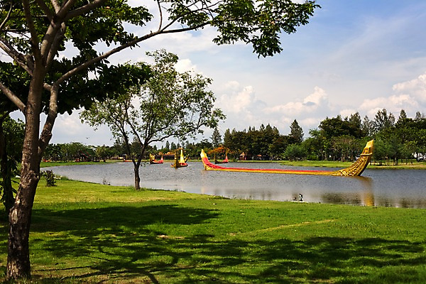 포토 JPG 주간 나무 식물 구름 해외기획촬영 해외 공원 나라 아시아 교통수단 외국문화 해외여행 여행 기획촬영 2009년태국 수상교통 태국 하늘 태국문화 국립공원 그림자 풍경 사람없음 야외 관광지 강 동남아시아 그늘 무왕보란 선박 지명 국내포토 자연요소 동양문화 공공시설 문화 교통 방콕 파일형식