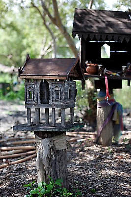 포토 JPG 주간 나무 식물 해외기획촬영 해외 시설물 건축물 공원 건축 나라 아시아 외국문화 해외여행 여행 기획촬영 2009년태국 해외건축 태국 주택 태국문화 국립공원 그림자 사람없음 야외 관광지 조형물 동남아시아 흙 미니어처 그늘 통나무 나무집 무왕보란 지명 국내포토 자연요소 동양문화 공공시설 문화 미술 건물 모형 방콕 파일형식