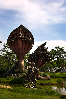 포토 JPG 주간 나무 식물 구름 해외기획촬영 해외 공원 나라 아시아 외국문화 해외여행 여행 기획촬영 2009년태국 태국 하늘 태국문화 국립공원 미술 사람없음 야외 관광지 조형물 동상 조각상 동남아시아 연못 작품 무왕보란 지명 국내포토 자연요소 동양문화 공공시설 문화 문화예술 방콕 기념물 파일형식