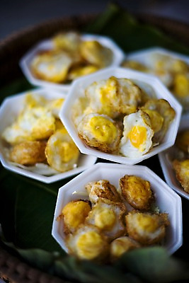 포토 JPG 해외기획촬영 해외 그릇 접시 나라 아시아 음식 외국문화 해외여행 여행 기획촬영 2009년태국 태국 태국문화 요리 사람없음 아웃포커스 동남아시아 계란프라이 계란요리 메추리알후라이 태국음식 지명 국내포토 동양문화 식기 문화 촬영기법 계란 동양음식 파일형식