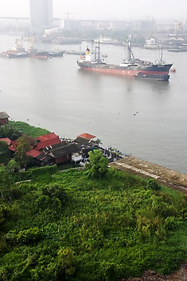 포토 JPG 주간 나무 식물 해외기획촬영 해외 나라 아시아 교통수단 바다 외국문화 해외여행 여행 기획촬영 2009년태국 교통 수상교통 태국 주택 태국문화 풍경 빌딩 사람없음 야외 건물 강 도시풍경 동남아시아 도시 숲 화물선 방콕 유조선 가교 선박 상업시설 지명 국내포토 자연요소 동양문화 건축물 문화 배_교통 시설 상업 파일형식