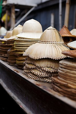 포토 JPG 주간 해외기획촬영 모자 해외 잡화 나라 아시아 외국문화 해외여행 여행 기획촬영 2009년태국 태국 태국문화 사람없음 야외 아웃포커스 관광지 상점 동남아시아 수상시장 전통모자 지명 국내포토 자연요소 모자_잡화 동양문화 문화 촬영기법 시장 파일형식