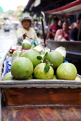 포토 JPG 주간 식물 해외기획촬영 해외 여자 남자 나라 아시아 음식 교통수단 외국문화 해외여행 여행 기획촬영 2009년태국 수상교통 과일 태국 태국문화 사람 여러명 야외 아웃포커스 관광지 야자수 여행객 동남아시아 나룻배 상인 열대과일 장사 과일가게 수상시장 포멜로 선박 지명 국내포토 자연요소 나무 동양문화 문화 다수 교통 배_교통 촬영기법 상점 시장 상업 파일형식