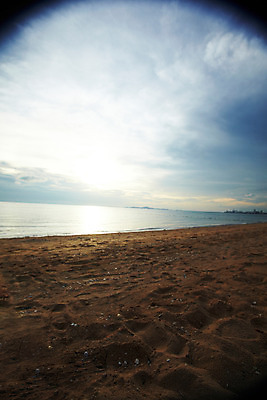 포토 JPG 주간 구름 해외기획촬영 해외 나라 아시아 바다 외국문화 해외여행 여행 기획촬영 2009년태국 파타야 태국 하늘 풍경 해변 사람없음 야외 모래사장 햇빛 동남아시아 지명 국내포토 자연요소 문화 태양 파일형식