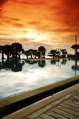 포토 JPG 주간 나무 식물 구름 해외기획촬영 해외 시설물 현대건축 건축 나라 아시아 바다 외국문화 해외여행 여행 기획촬영 2009년태국 가로등 스포츠시설 해외건축 태국 하늘 리조트 수영장 태국문화 물그림자 해변 사람없음 야외 야자수 풀장 노을 동남아시아 일몰 휴양지 지명 국내포토 자연요소 동양문화 건축물 공공시설 문화 스포츠 그림자 장소 시설 파일형식