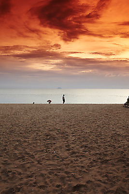 포토 JPG 주간 구름 해외기획촬영 해외 나라 아시아 바다 외국문화 해외여행 여행 기획촬영 2009년태국 파타야 태국 하늘 태국문화 사람 풍경 여러명 해변 야외 모래사장 노을 동남아시아 일몰 지명 국내포토 자연요소 동양문화 문화 다수 파일형식