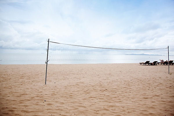 포토 JPG 주간 구름 해외기획촬영 해외 나라 아시아 바다 외국문화 해외여행 여행 기획촬영 2009년태국 파타야 태국 하늘 풍경 해변 사람없음 야외 모래사장 동남아시아 네트 선베드 지명 국내포토 자연요소 문화 스포츠 의자 파일형식