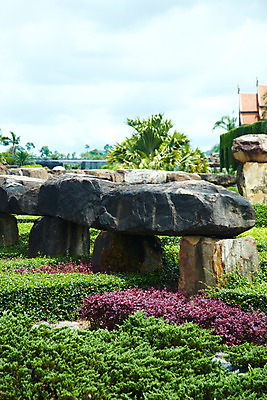 포토 JPG 주간 나무 식물 구름 해외기획촬영 해외 공원 나라 아시아 외국문화 해외여행 여행 기획촬영 2009년태국 파타야 태국 하늘 태국문화 사람없음 야외 조각상 농장 정원 동남아시아 돌_바위 조경 석상 농녹빌리지 고인돌 지명 국내포토 자연요소 동양문화 공공시설 문화 농업 조형물 무덤 청동기 파일형식