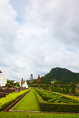 포토 JPG 주간 나무 식물 구름 해외기획촬영 해외 시설물 건축물 공원 현대건축 건축 나라 아시아 외국문화 해외여행 여행 기획촬영 2009년태국 해외건축 파타야 태국 하늘 산 태국문화 사람없음 야외 조각상 농장 정원 동남아시아 작품 조경 농녹빌리지 지명 국내포토 자연요소 동양문화 공공시설 문화 농업 미술 조형물 파일형식