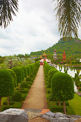 포토 JPG 주간 나무 식물 구름 해외기획촬영 해외 시설물 건축물 공원 현대건축 건축 나라 아시아 길 외국문화 해외여행 여행 기획촬영 2009년태국 해외건축 파타야 태국 하늘 산 태국문화 야외 조각상 농장 여행객 정원 동남아시아 산책로 작품 조경 농녹빌리지 야자수잎 지명 국내포토 자연요소 동양문화 공공시설 문화 잎 농업 미술 사람 조형물 파일형식