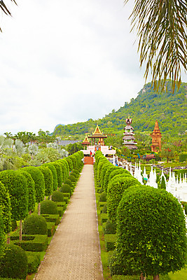 포토 JPG 주간 나무 식물 구름 해외기획촬영 해외 시설물 건축물 공원 현대건축 건축 나라 아시아 길 외국문화 해외여행 여행 기획촬영 2009년태국 해외건축 파타야 태국 하늘 산 태국문화 야외 조각상 농장 여행객 정원 동남아시아 산책로 작품 조경 농녹빌리지 야자수잎 지명 국내포토 자연요소 동양문화 공공시설 문화 잎 농업 미술 사람 조형물 파일형식