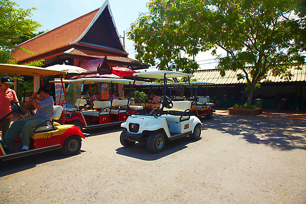 포토 JPG 주간 나무 해외기획촬영 해외 시설물 건축물 공원 남자 건축 나라 아시아 육상교통 교통수단 외국문화 해외여행 여행 기획촬영 2009년태국 교통 해외건축 자동차 태국 주택 태국문화 국립공원 그림자 사람 야외 두명 건물 관광지 여행객 동남아시아 카트 그늘 방콕 무왕보란 지명 남자만 국내포토 자연요소 식물 동양문화 공공시설 문화 파일형식