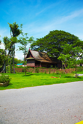포토 JPG 주간 나무 식물 구름 해외기획촬영 해외 시설물 건축물 공원 건축 나라 아시아 화분 도로 길 외국문화 해외여행 여행 기획촬영 2009년태국 해외건축 태국 하늘 주택 태국문화 국립공원 잔디 사람없음 야외 건물 관광지 울타리 동남아시아 방콕 무왕보란 지명 국내포토 자연요소 동양문화 공공시설 문화 교통시설 담장 파일형식