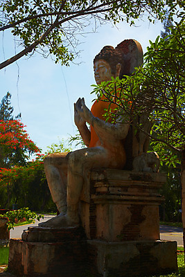 포토 JPG 주간 나무 식물 구름 해외기획촬영 해외 공원 나라 아시아 종교 조각 외국문화 해외여행 여행 기획촬영 2009년태국 불교 종교용품 태국 하늘 태국문화 국립공원 사람없음 야외 관광지 조각상 동남아시아 불상 불교용품 방콕 석상 무왕보란 좌불 지명 조각_조소 국내포토 자연요소 동양문화 공공시설 문화 조형물 조소 파일형식