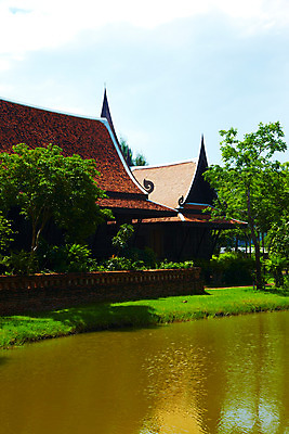 포토 JPG 주간 나무 식물 구름 해외기획촬영 해외 시설물 건축물 공원 건축 나라 아시아 외국문화 해외여행 여행 기획촬영 2009년태국 해외건축 태국 하늘 주택 태국문화 국립공원 물그림자 잔디 사람없음 야외 건물 관광지 담장 강 동남아시아 방콕 무왕보란 지명 국내포토 자연요소 동양문화 공공시설 문화 그림자 파일형식
