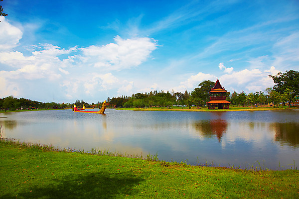 포토 JPG 주간 나무 식물 구름 해외기획촬영 해외 건축물 공원 나라 아시아 교통수단 외국문화 해외여행 여행 기획촬영 2009년태국 고건축 태국 하늘 주택 태국문화 국립공원 물그림자 그림자 풍경 잔디 사람없음 야외 건물 관광지 강 동남아시아 방콕 카누 무왕보란 선박 지명 국내포토 자연요소 동양문화 공공시설 건축 문화 교통 수상교통 수상스포츠 파일형식