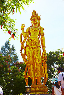 포토 JPG 주간 나무 식물 해외기획촬영 해외 공원 여자 남자 나라 아시아 종교 어린이 외국문화 해외여행 여행 기획촬영 2009년태국 불교 종교용품 태국 태국문화 국립공원 사람 상반신 야외 두명 뒷모습 관광지 조형물 동상 여행객 동남아시아 불상 불교용품 방콕 무왕보란 금동상 지명 어린이만 국내포토 자연요소 동양문화 공공시설 문화 뷰포인트 미술 기념물 파일형식