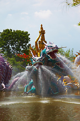 포토 JPG 주간 나무 식물 구름 해외기획촬영 해외 공원 나라 아시아 조각 외국문화 해외여행 여행 기획촬영 2009년태국 태국 하늘 물줄기 태국문화 국립공원 사람없음 야외 장식 관광지 조형물 조각상 동남아시아 용 불상 분수 분수대 방콕 무왕보란 지명 분수_분수대 조각_조소 국내포토 자연요소 동양문화 공공시설 문화 불교 미술 물 조소 파일형식