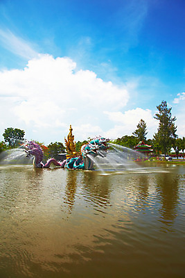 포토 JPG 주간 나무 식물 구름 해외기획촬영 해외 건축물 공원 나라 아시아 호수 조각 외국문화 해외여행 여행 기획촬영 2009년태국 고건축 태국 하늘 물줄기 태국문화 국립공원 물그림자 풍경 사람없음 야외 건물 장식 관광지 강 조형물 조각상 동남아시아 용 불상 분수 분수대 방콕 무왕보란 지명 분수_분수대 조각_조소 국내포토 자연요소 동양문화 공공시설 건축 문화 불교 그림자 미술 물 조소 파일형식