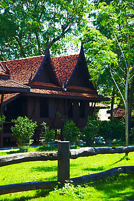 포토 JPG 주간 나무 식물 해외기획촬영 해외 시설물 건축물 공원 건축 나라 아시아 화분 외국문화 해외여행 여행 기획촬영 2009년태국 해외건축 태국 주택 태국문화 국립공원 그림자 잔디 사람없음 야외 건물 관광지 울타리 동남아시아 숲 방콕 무왕보란 지명 국내포토 자연요소 동양문화 공공시설 문화 담장 파일형식