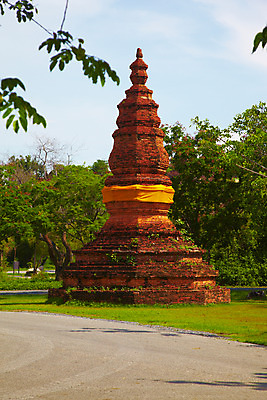 포토 JPG 주간 나무 식물 구름 해외기획촬영 해외 시설물 건축물 공원 건축 나라 아시아 길 외국문화 해외여행 여행 기획촬영 2009년태국 해외건축 태국 하늘 태국문화 국립공원 잔디 사람없음 야외 관광지 조형물 탑 동남아시아 숲 방콕 무왕보란 지명 국내포토 자연요소 동양문화 공공시설 문화 미술 파일형식