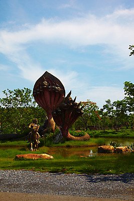 포토 JPG 주간 나무 구름 해외기획촬영 해외 공원 나라 아시아 조각 외국문화 해외여행 여행 기획촬영 2009년태국 태국 하늘 태국문화 국립공원 미술 사람없음 야외 관광지 조형물 동상 조각상 동남아시아 돌_바위 연못 작품 방콕 무왕보란 지명 조각_조소 국내포토 자연요소 식물 동양문화 공공시설 문화 문화예술 기념물 조소 파일형식