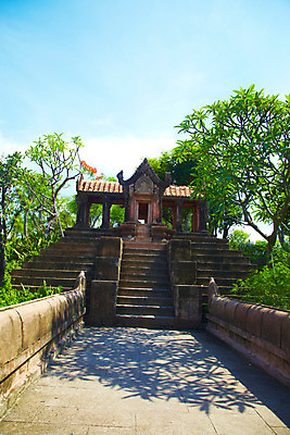 포토 JPG 주간 나무 식물 구름 해외기획촬영 해외 시설물 건축물 공원 건축 나라 아시아 외국문화 해외여행 여행 기획촬영 2009년태국 해외건축 태국 하늘 태국문화 국립공원 그림자 사람없음 야외 건물 관광지 계단 동남아시아 방콕 무왕보란 지명 국내포토 자연요소 동양문화 공공시설 문화 파일형식