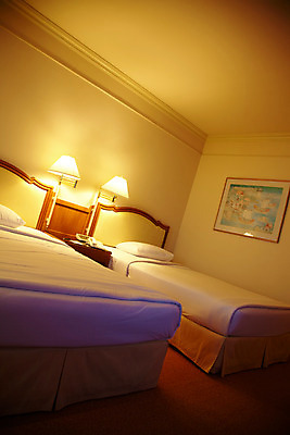 포토 JPG 해외기획촬영 해외 나라 아시아 외국문화 해외여행 여행 가구 기획촬영 2009년태국 액자 베개 태국 호텔 리조트 조명 실내 사람없음 내부 관광지 동남아시아 침실 이불 방 침대 스탠드 숙박업 전화기 방콕 객실 트윈룸 지명 국내포토 산업 문화 생활용품 침구 숙소 파일형식