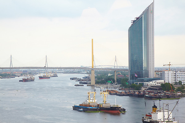 포토 JPG 주간 해외기획촬영 해외 나라 아시아 교통수단 바다 외국문화 해외여행 여행 기획촬영 2009년태국 교통 수상교통 태국 하늘 태국문화 풍경 빌딩 사람없음 야외 건물 관광지 강 도시풍경 항구 고층빌딩 동남아시아 도시 화물선 방콕 해안도시 유조선 가교 선박 상업시설 지명 국내포토 자연요소 동양문화 건축물 문화 배_교통 교통시설 시설 상업 파일형식