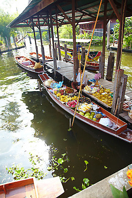 포토 JPG 주간 해외기획촬영 모자 해외 건축물 여자 노년 나라 아시아 할머니 교통수단 외국문화 해외여행 여행 기획촬영 2009년태국 교통 수상교통 과일 태국 지붕 바나나 태국문화 물그림자 한명 사람 야외 관광지 강 야자수 항구 동남아시아 나룻배 상인 열대과일 장사 용과 드레곤푸르츠 수상시장 지명 노인여자한명만 국내포토 자연요소 나무 1 동양문화 잡화 건축 문화 배_교통 교통시설 그림자 성인 시장 상업 여자한명만 노인여자만 파일형식