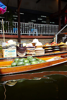 포토 JPG 해외기획촬영 모자 해외 나라 아시아 음식 교통수단 외국문화 해외여행 여행 기획촬영 2009년태국 교통 수상교통 과일 난간 태국 수박 태국문화 물그림자 사람없음 물 관광지 강 상점 동남아시아 파라솔 나룻배 수상가옥 장사 수상시장 선박 지명 국내포토 자연요소 동양문화 잡화 문화 배_교통 주택 그림자 시장 상업 파일형식