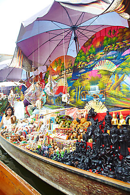 포토 JPG 주간 해외기획촬영 해외 여자 나라 아시아 교통수단 외국문화 해외여행 여행 기획촬영 2009년태국 수상교통 태국 태국문화 한명 사람 20대 성인 야외 장식 관광지 강 상점 동남아시아 파라솔 부채 나룻배 상인 불상 장사 수상시장 선박 지명 여자만 여자한명만 성인여자만 청년만 청년여자만 성인한명만 청년여자한명만 성인여자한명만 성인만 국내포토 자연요소 1 동양문화 문화 교통 배_교통 불교 청년 시장 상업 파일형식