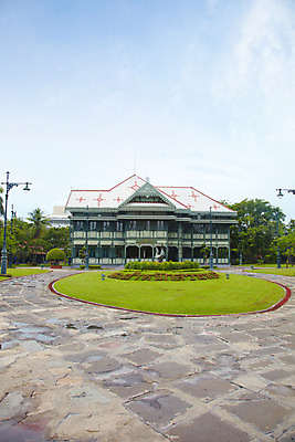 포토 JPG 주간 나무 구름 해외기획촬영 해외 시설물 건축 나라 아시아 길 외국문화 해외여행 여행 기획촬영 2009년태국 가로등 해외건축 태국 하늘 조명 태국문화 잔디 사람없음 야외 건물 관광지 정원 동남아시아 궁전 방콕 목조 비만멕궁전 지명 국내포토 자연요소 식물 동양문화 건축물 공공시설 문화 고건축 파일형식