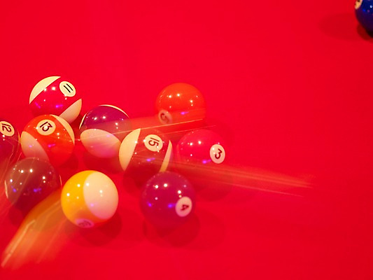 포토 JPG 스포츠용품 로우앵글 공 놀이 레저 실내 사람없음 가로 구기 게임 당구 포켓볼 카지노 당구대 레저오락 국내포토 스포츠 뷰포인트 내부 도박 오브젝트 파일형식