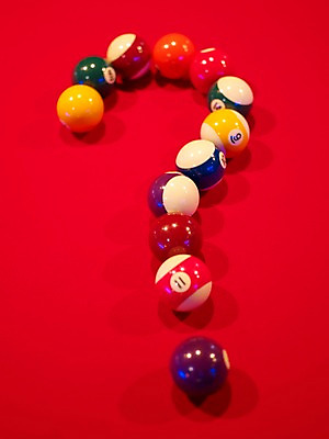 포토 JPG 스포츠용품 로우앵글 공 놀이 레저 실내 사람없음 세로 구기 물음표 게임 당구 포켓볼 카지노 당구대 레저오락 국내포토 기호 스포츠 뷰포인트 내부 도박 오브젝트 파일형식