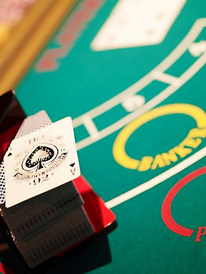 포토 JPG 생활용품 놀이 레저 실내 근접촬영 사람없음 세로 놀이용품 게임 트럼프 포커칩 도박 카지노 바카라 국내포토 놀이칩 뷰포인트 내부 오브젝트 포커 파일형식