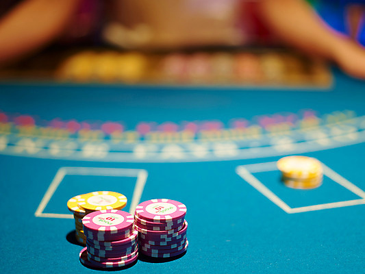 포토 JPG 생활용품 놀이 레저 실내 근접촬영 가로 놀이용품 게임 포커칩 도박 카지노 딜러 블랙잭 국내포토 놀이칩 뷰포인트 내부 오브젝트 포커 파일형식