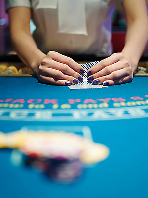 포토 JPG 손 놀이 레저 실내 손짓 신체부위 세로 놀이용품 게임 포커칩 도박 카지노 블랙잭 국내포토 놀이칩 모션 사람 내부 오브젝트 포커 파일형식