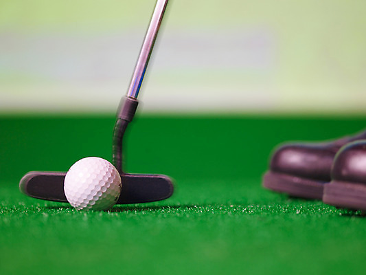 포토 JPG 스포츠용품 골프 놀이 레저 골프공 실내 근접촬영 가로 레포츠 구기 골프채 게임 스윙 카지노 인조잔디 골프연습장 국내포토 스포츠 뷰포인트 포즈 공 골프장 골프용품 잔디 내부 도박 오브젝트 파일형식