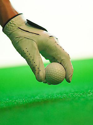 포토 JPG 손 스포츠용품 골프 놀이 레저 골프공 실내 신체부위 세로 레포츠 구기 게임 카지노 골프장갑 인조잔디 골프연습장 국내포토 스포츠 장갑 공 골프장 골프용품 사람 잔디 내부 도박 오브젝트 파일형식