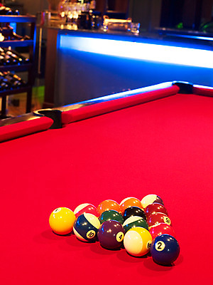 포토 JPG 스포츠용품 로우앵글 공 놀이 레저 실내 사람없음 세로 구기 게임 당구 포켓볼 카지노 당구대 레저오락 국내포토 스포츠 뷰포인트 내부 도박 오브젝트 파일형식