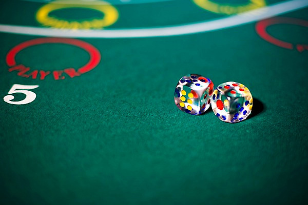 포토 JPG 컬러 생활용품 놀이 레저 실내 근접촬영 사람없음 아웃포커스 가로 초록색 놀이용품 게임 도박 카지노 주사위 주사위놀이 바카라 국내포토 뷰포인트 촬영기법 내부 오브젝트 파일형식