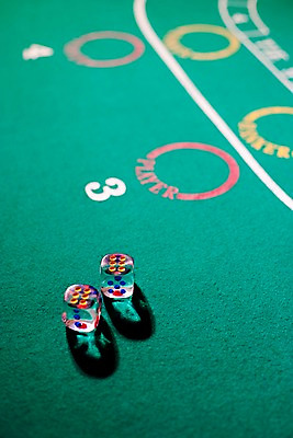 포토 JPG 컬러 생활용품 놀이 레저 실내 근접촬영 사람없음 세로 초록색 놀이용품 게임 도박 카지노 주사위 주사위놀이 바카라 국내포토 뷰포인트 내부 오브젝트 파일형식