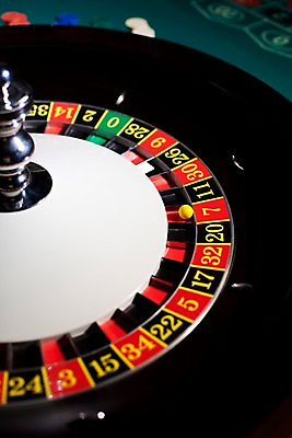 포토 JPG 생활용품 놀이 레저 실내 사람없음 세로 놀이용품 게임 포커칩 도박 구슬 카지노 룰렛 룰렛테이블 국내포토 놀이칩 내부 오브젝트 포커 파일형식