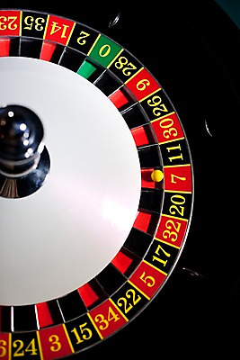 포토 JPG 생활용품 놀이 레저 실내 사람없음 세로 놀이용품 게임 포커칩 도박 구슬 카지노 룰렛 룰렛테이블 국내포토 놀이칩 내부 오브젝트 포커 파일형식