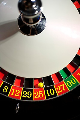 포토 JPG 생활용품 놀이 레저 실내 근접촬영 사람없음 세로 놀이용품 게임 포커칩 도박 구슬 카지노 룰렛 룰렛테이블 국내포토 놀이칩 뷰포인트 내부 오브젝트 포커 파일형식