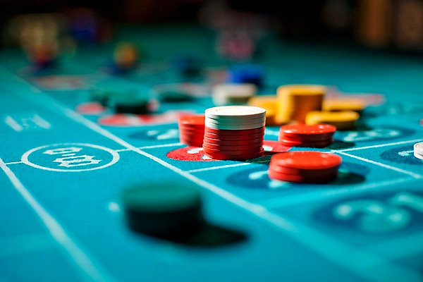 포토 JPG 생활용품 놀이 레저 실내 근접촬영 사람없음 아웃포커스 가로 놀이용품 게임 포커칩 도박 카지노 룰렛 룰렛테이블 국내포토 놀이칩 뷰포인트 촬영기법 내부 오브젝트 포커 파일형식