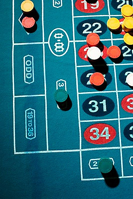 포토 JPG 생활용품 놀이 레저 실내 사람없음 세로 놀이용품 게임 포커칩 도박 카지노 룰렛 룰렛테이블 국내포토 놀이칩 내부 오브젝트 포커 파일형식